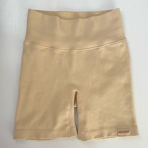 Bo+Tee Womens No Sweat Seamless Ribbed Biker Shorts in Sand